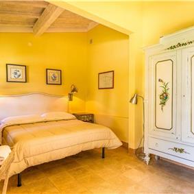 8 Bedroom Villa with Pool near Certaldo, Tuscany, Sleeps 14 - 15